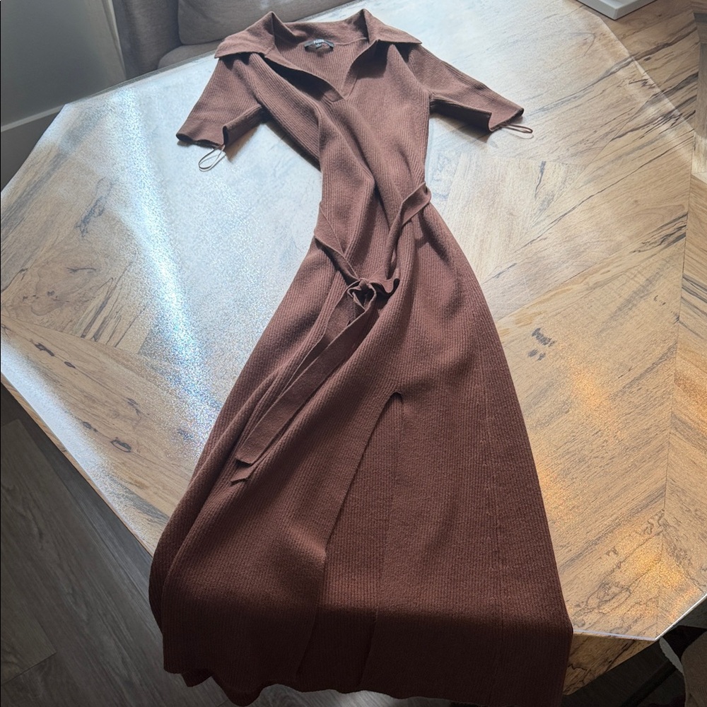 Paige - Short Sleeve Midi Dress - Picture 2 of 5